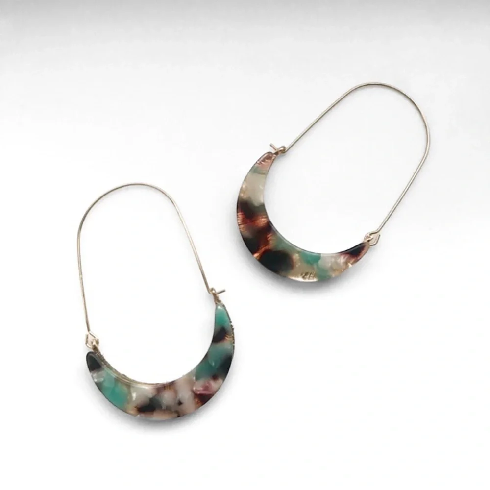 Dark Multicolor Tortoiseshell Cute Hoop Earrings - Picture 4 of 7